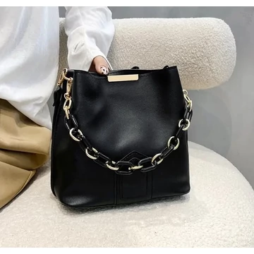 Costi vegánbőr tarisznyatáska válltáska láncos pánttal fekete aa-002632