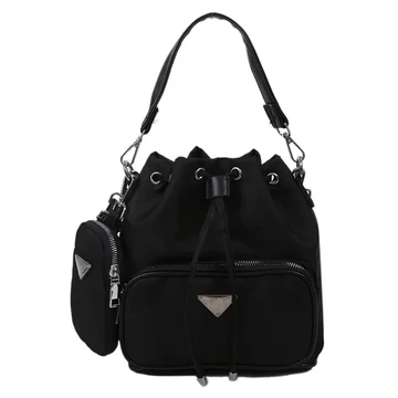 Eliza tarisznyatáska válltáska külső zebbel és kulcstartóval fekete aa-002645