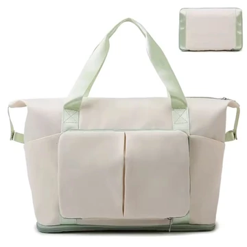 Palmer M közepes méretű, bővíthető, alsó cipőtartós sporttáska fehér-világoszöld aa-002859